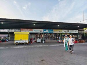 Suasana Pasar Sindu dengan aktivitas masyarakat dan nuansa pasar tradisional Bali