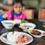 Sajian kuliner sederhana khas Bali dengan tampilan hangat dan menggugah selera