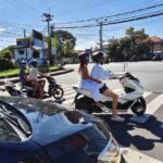 Situasi lalu lintas di Bali dengan pengawasan terhadap pengendara, termasuk wisatawan asing