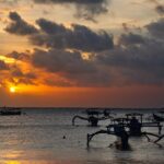 Pantai tenang di Bali dengan suasana santai dan pemandangan laut yang menenangkan