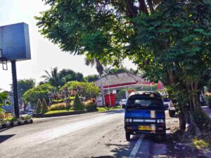 Suasana kehidupan masyarakat Bali dengan nuansa keseharian dan budaya lokal