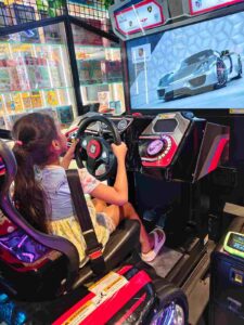 Suasana Timezone Beachwalk Kuta dengan area permainan dan aktivitas keluarga