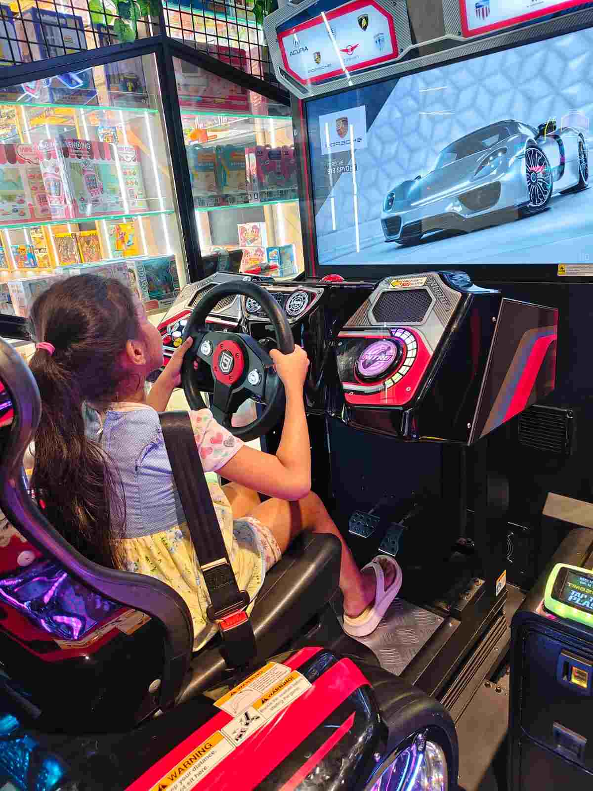 Suasana Timezone Beachwalk Kuta dengan area permainan dan aktivitas keluarga
