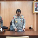 Waris Agono dalam momen resmi yang mencerminkan akhir masa jabatan dengan penuh kehormatan