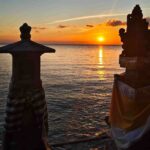 Suasana tepi samudra dengan nuansa tradisi dan kehidupan masyarakat pesisir