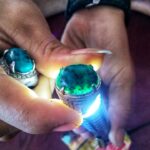 Suasana reflektif yang menggambarkan nilai kehidupan dan makna kebermanfaatan manusia