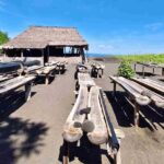 Petani garam tradisional di Kusamba sedang mengolah garam di kawasan pesisir Klungkung