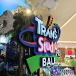 Pengunjung menikmati hiburan dan pengalaman rekreasi di Trans Studio Bali.