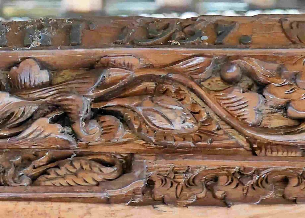 Ukiran kayu bertahun 1937 di griya Desa Kayubihi, Bangli sebagai warisan seni ukir Bali