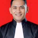 Brigjen Pol. (Purn.) Dr. Drs. Adeni Muhan Daeng Pabali mengucapkan sumpah sebagai advokat