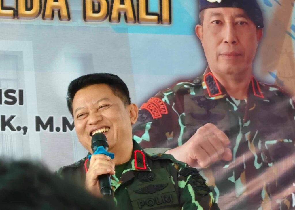 Brigjen Pol. Mulyadi bernyanyi di hadapan ratusan personel Brimob