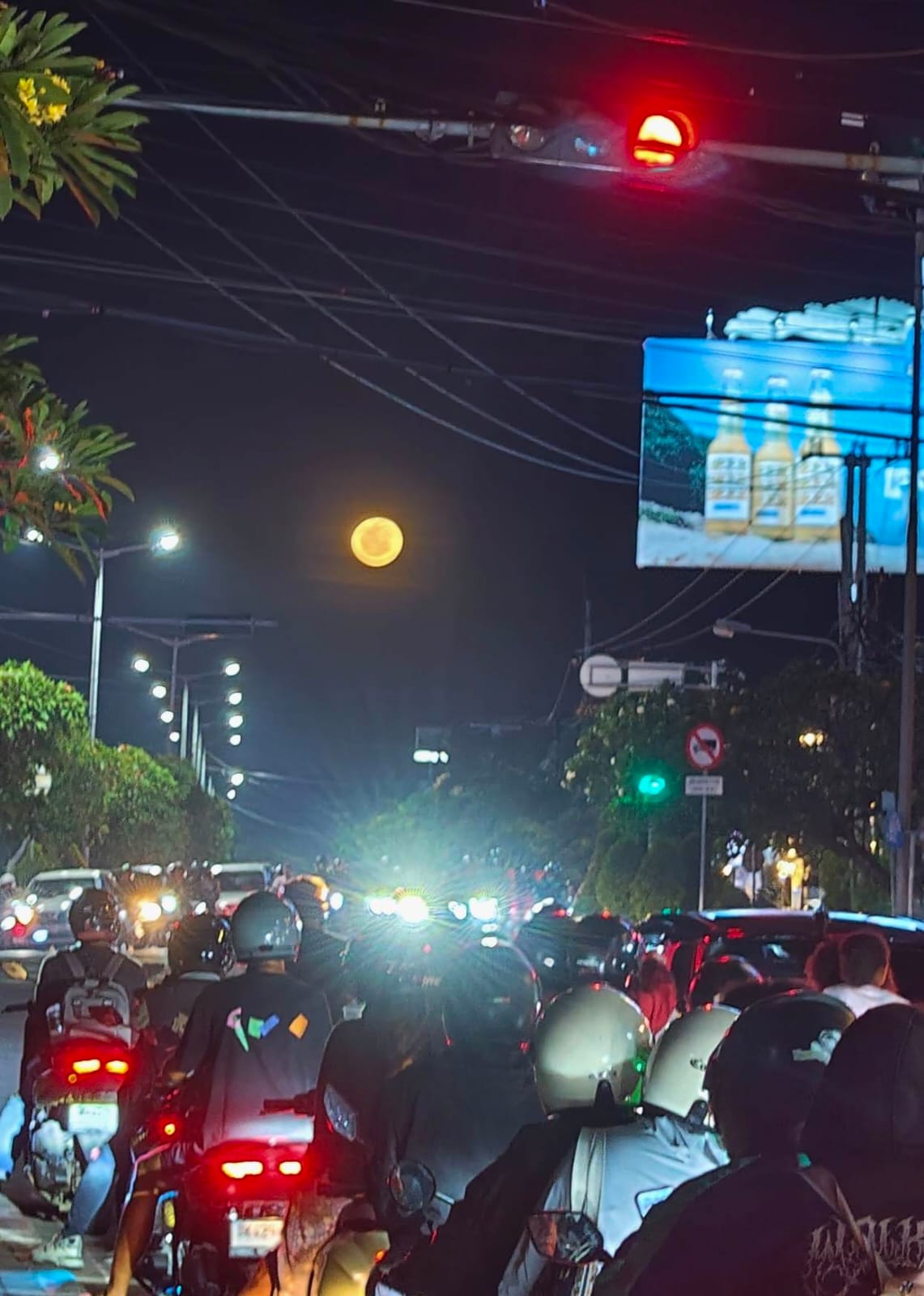 Momen reflektif tentang perjalanan hidup, jeda, dan makna dalam setiap proses.