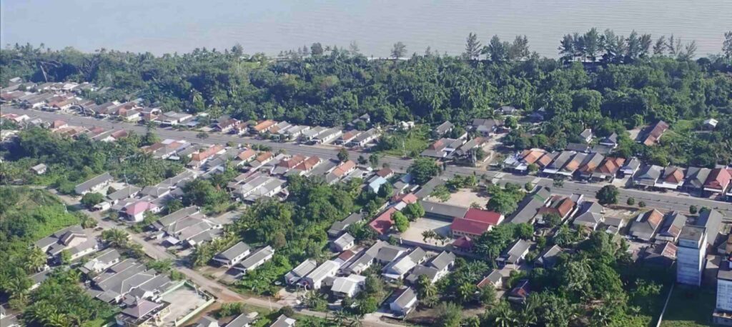 Pemandangan dari ketinggian yang menggambarkan refleksi tentang cara memandang keberhasilan