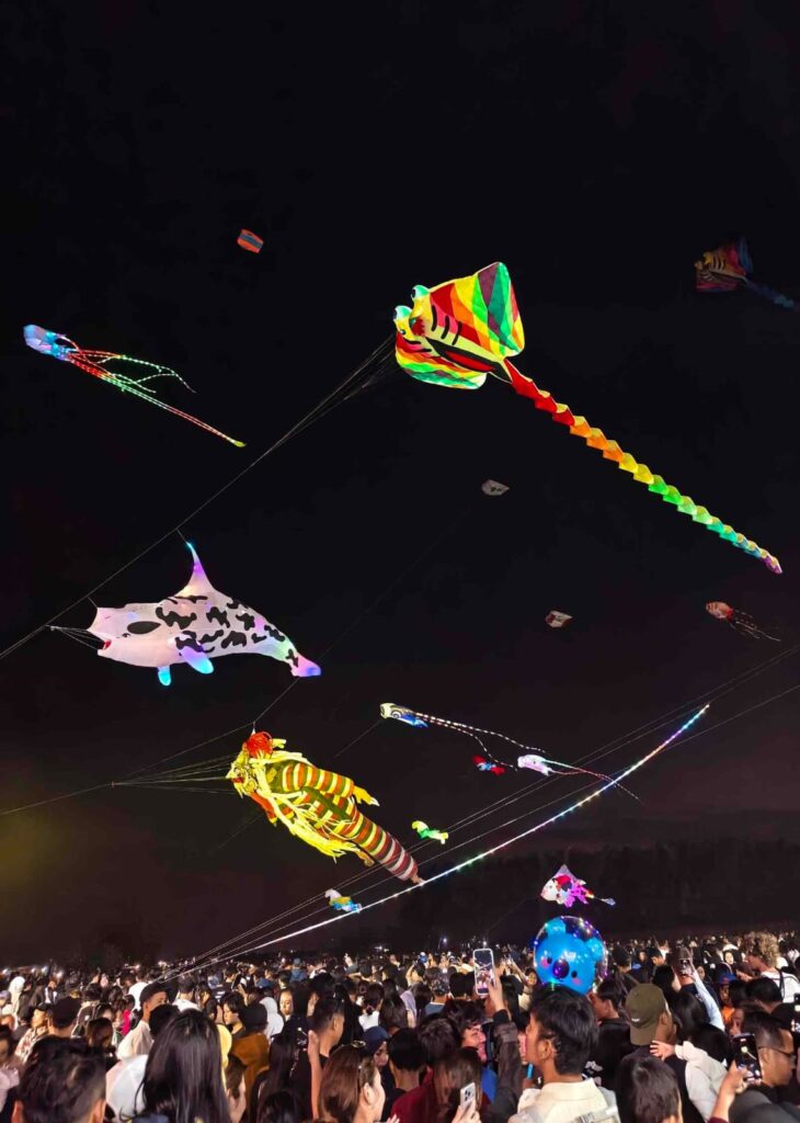 Suasana malam Rare Angon Festival 2026 di Pantai Mertasari, Sanur, Bali