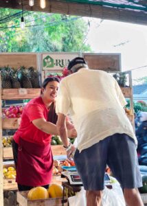 Wisatawan merasakan keramahan dan kehangatan masyarakat Bali.