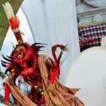 Pertunjukan Hanoman Obong dari Bumi Bajra di panggung amfiteater Sira Village.