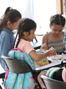 Kegiatan homeschooling sebagai alternatif pendidikan yang fleksibel.