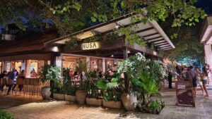 Suasana Nusa By:Suka yang ramai pada Jumat malam di Bali Collection, Nusa Dua.
