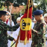 Penyerahan Panji Pataka Dhuaja Satbrimobda Polda Bali kepada Kombes Pol. Febryanto Siagian.