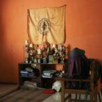 Aktivitas mahasiswa di sekretariat Mapala Artsas.