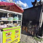 Warung Jajan Bali di Ungasan yang menyediakan aneka jajanan tradisional.