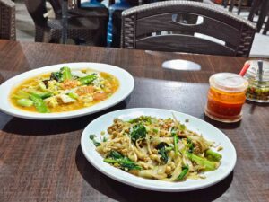 Bakmie Keriting A Young dengan sajian Chinese food.