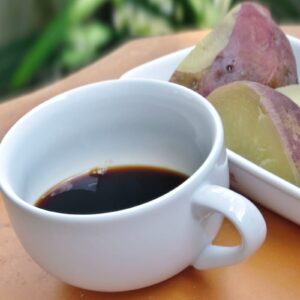 Kopi pahit dan kebersamaan bersama teman untuk berbagi cerita.