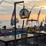 Suasana Pantai Yeh Gangga di Tabanan untuk menikmati pesisir Bali.