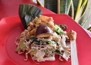 Paket komplit kuliner khas Bali dengan harga sekitar Rp20.000 di Nusa Dua.