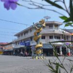 Tugu Patung Naga atau Tugu Naga sebagai salah satu ikon Singkawang.