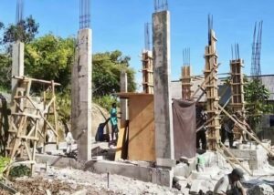 Bangunan yang sedang dalam proses pembangunan.