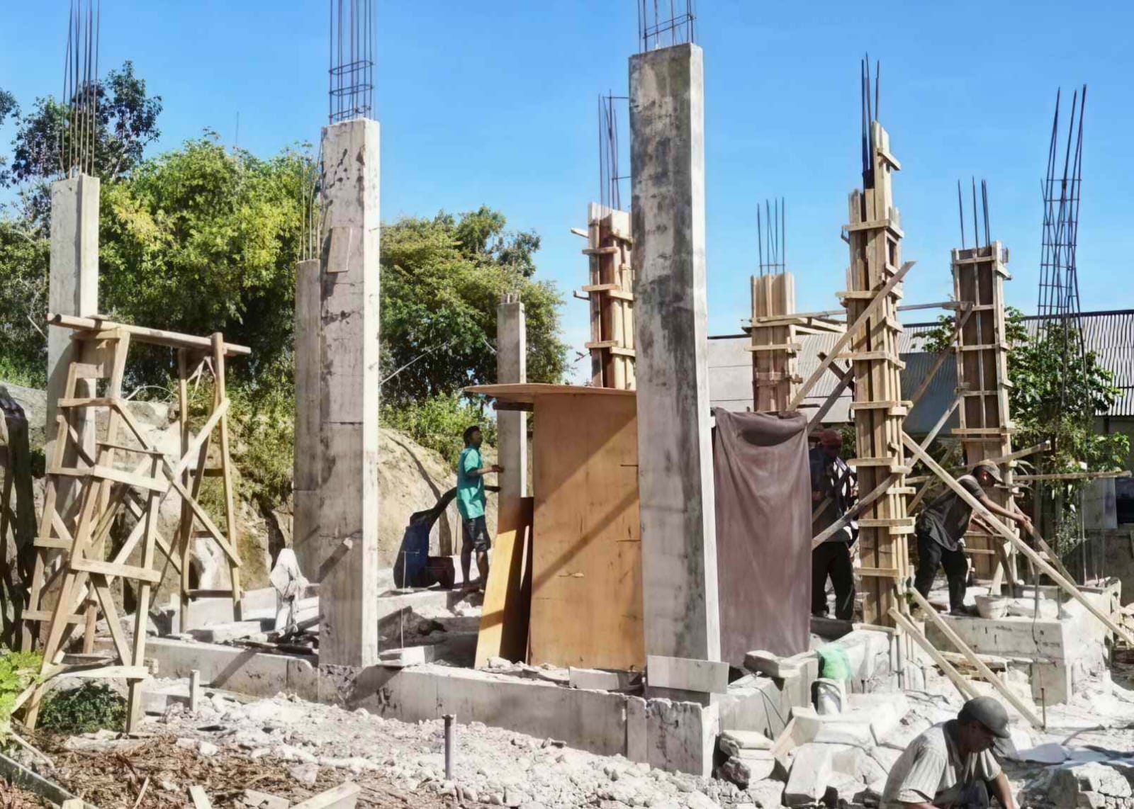 Bangunan yang sedang dalam proses pembangunan.