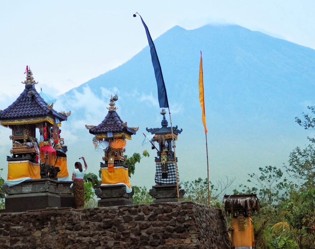 Pelinggih sebagai bangunan suci dalam arsitektur Hindu Bali.