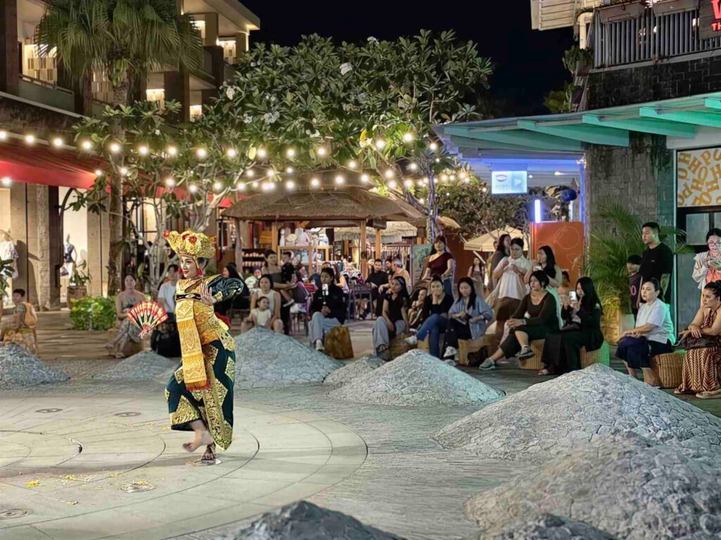 Pemandangan Bali yang mencerminkan keindahan alam dan budaya yang terus dijaga.