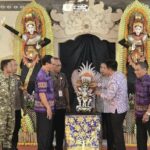 Peringatan Bulan Bahasa di SMA Negeri 1 Petang sebagai upaya menumbuhkan kecintaan terhadap bahasa dan budaya.