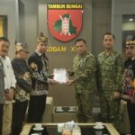 Pertemuan Pangdam XXII/Tambun Bungai dan DAD Kalteng untuk memperkuat pelestarian budaya Dayak dan hubungan harmonis dengan masyarakat adat.