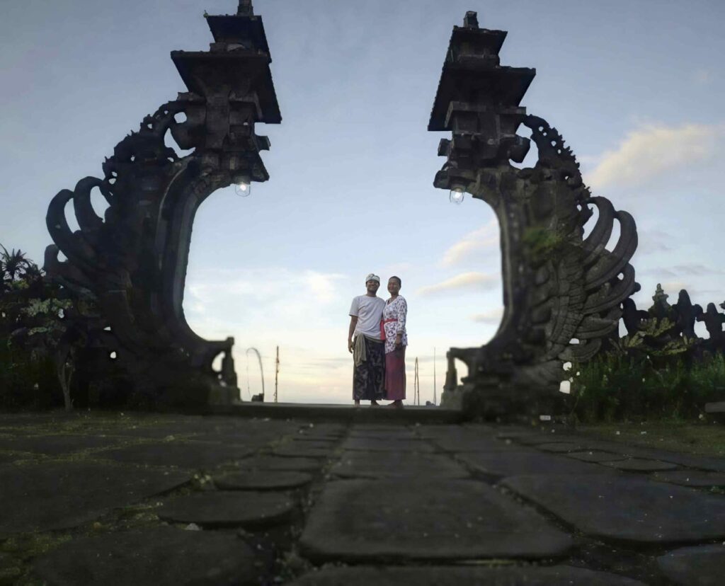 Pura Besakih sebagai bagian dari kehidupan, tradisi, dan spiritualitas masyarakat Bali.
