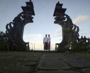 Pura Besakih sebagai bagian dari kehidupan, tradisi, dan spiritualitas masyarakat Bali.