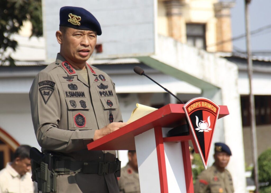 Personel Satbrimob Polda Bali meningkatkan kemampuan SAR untuk mendukung perlindungan dan pertolongan kepada masyarakat.