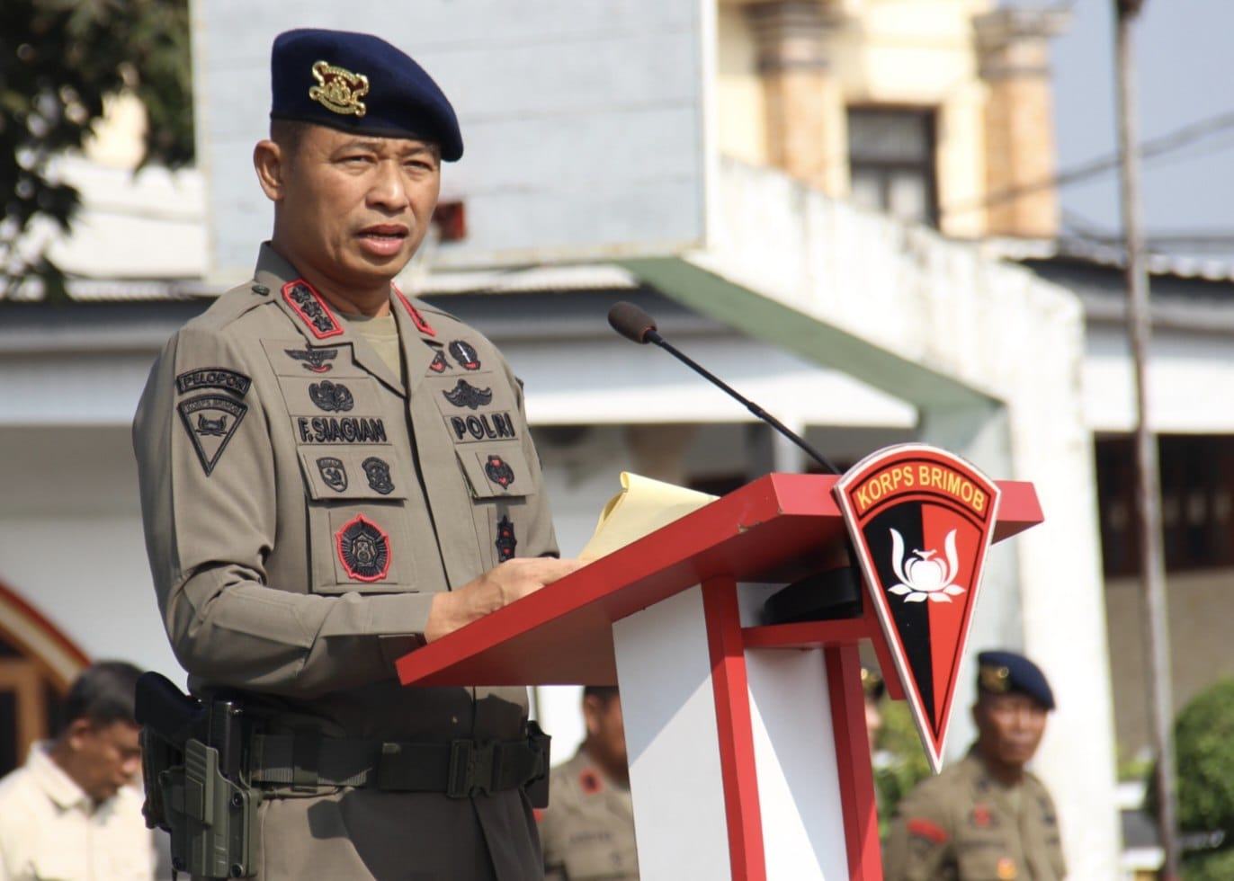 Personel Satbrimob Polda Bali meningkatkan kemampuan SAR untuk mendukung perlindungan dan pertolongan kepada masyarakat.