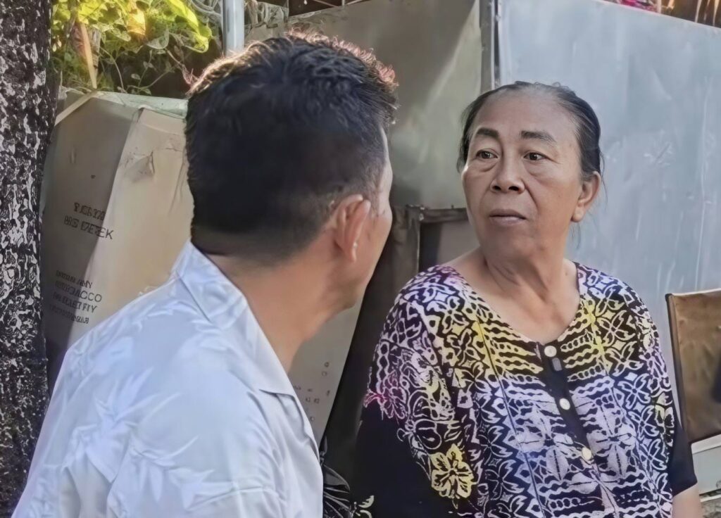 Seorang ibu sebagai simbol doa, kasih sayang, dan kenangan yang abadi.