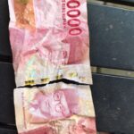 Uang sebagai alat memenuhi kebutuhan dan bagian dari cerita kehidupan.