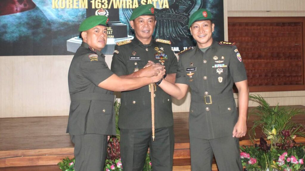 Upacara serah terima jabatan dan tradisi laporan korps di Ruang Sewaka Mahottama, Gedung Sewakadarma, Denpasar Utara.